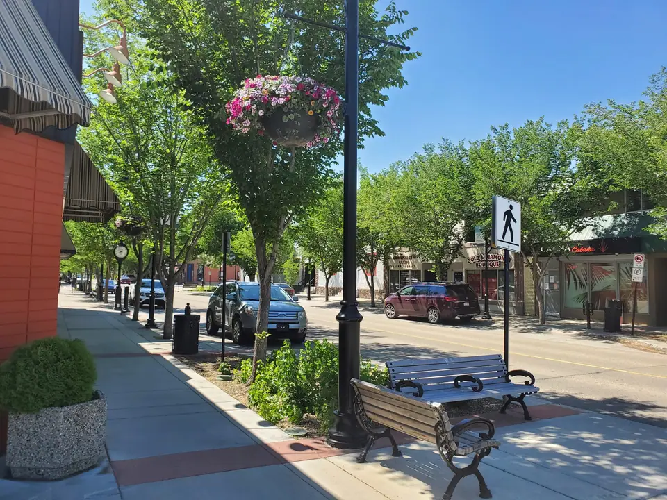 A tree-lined street in downtown Fort Saskatchewan