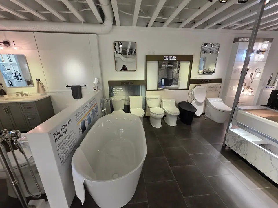 Showroom photo 3 of 153