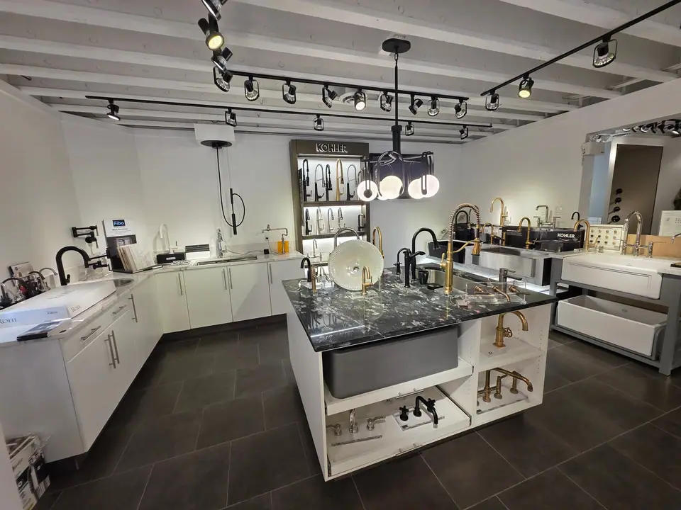 Showroom photo 6 of 153