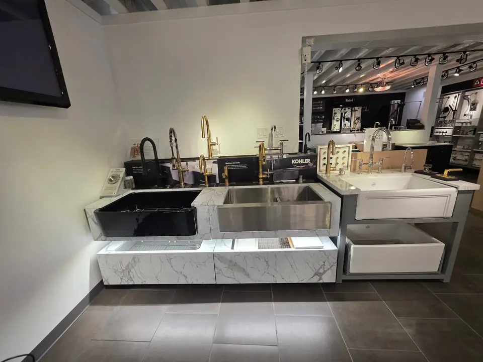 Showroom photo 7 of 153