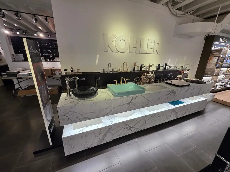 Showroom photo 9 of 153