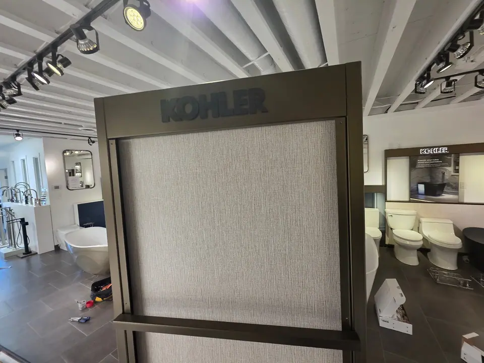 Showroom photo 12 of 153
