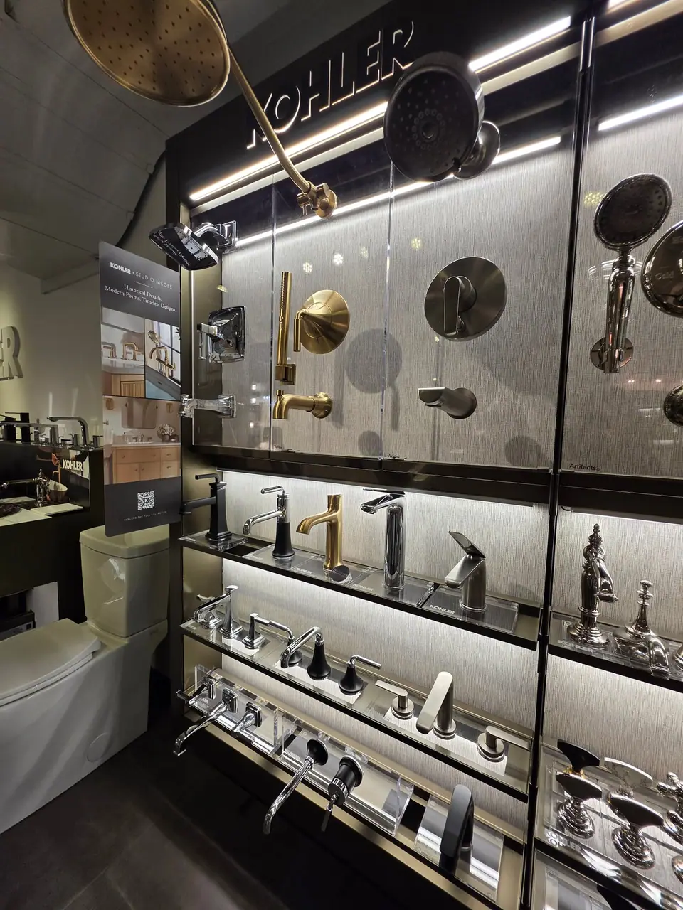 Showroom photo 66 of 153