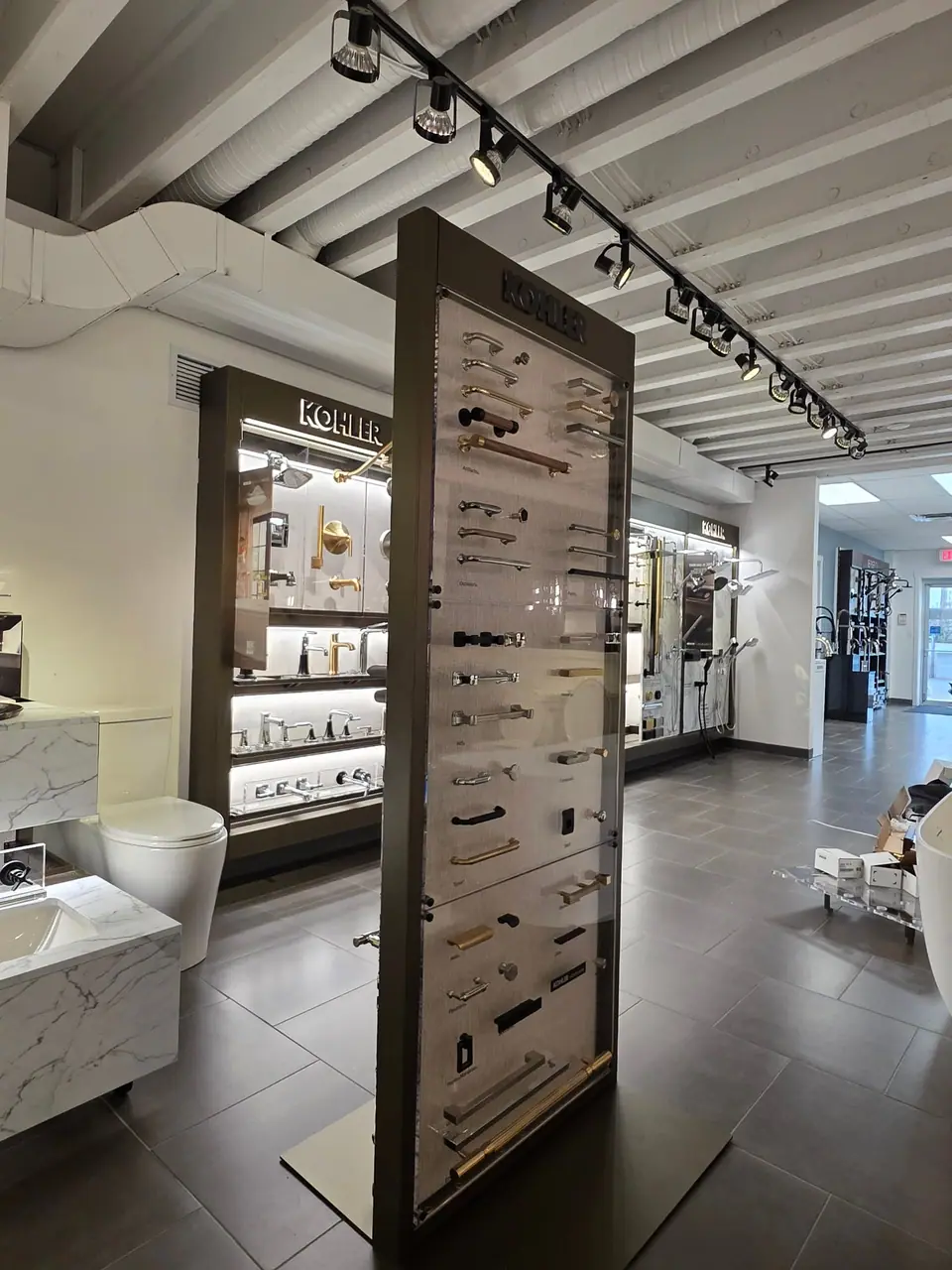 Showroom photo 73 of 153