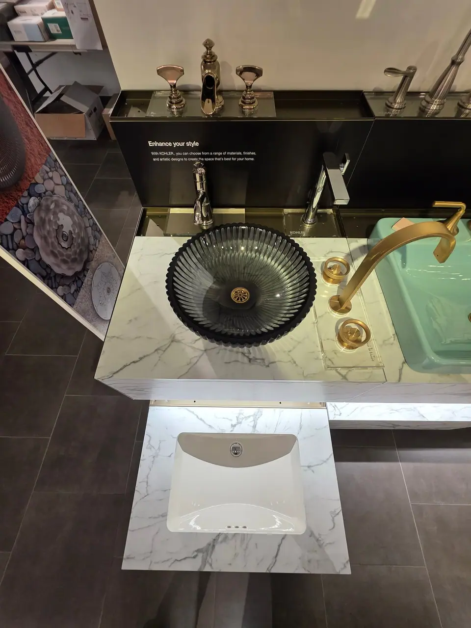 Showroom photo 91 of 153