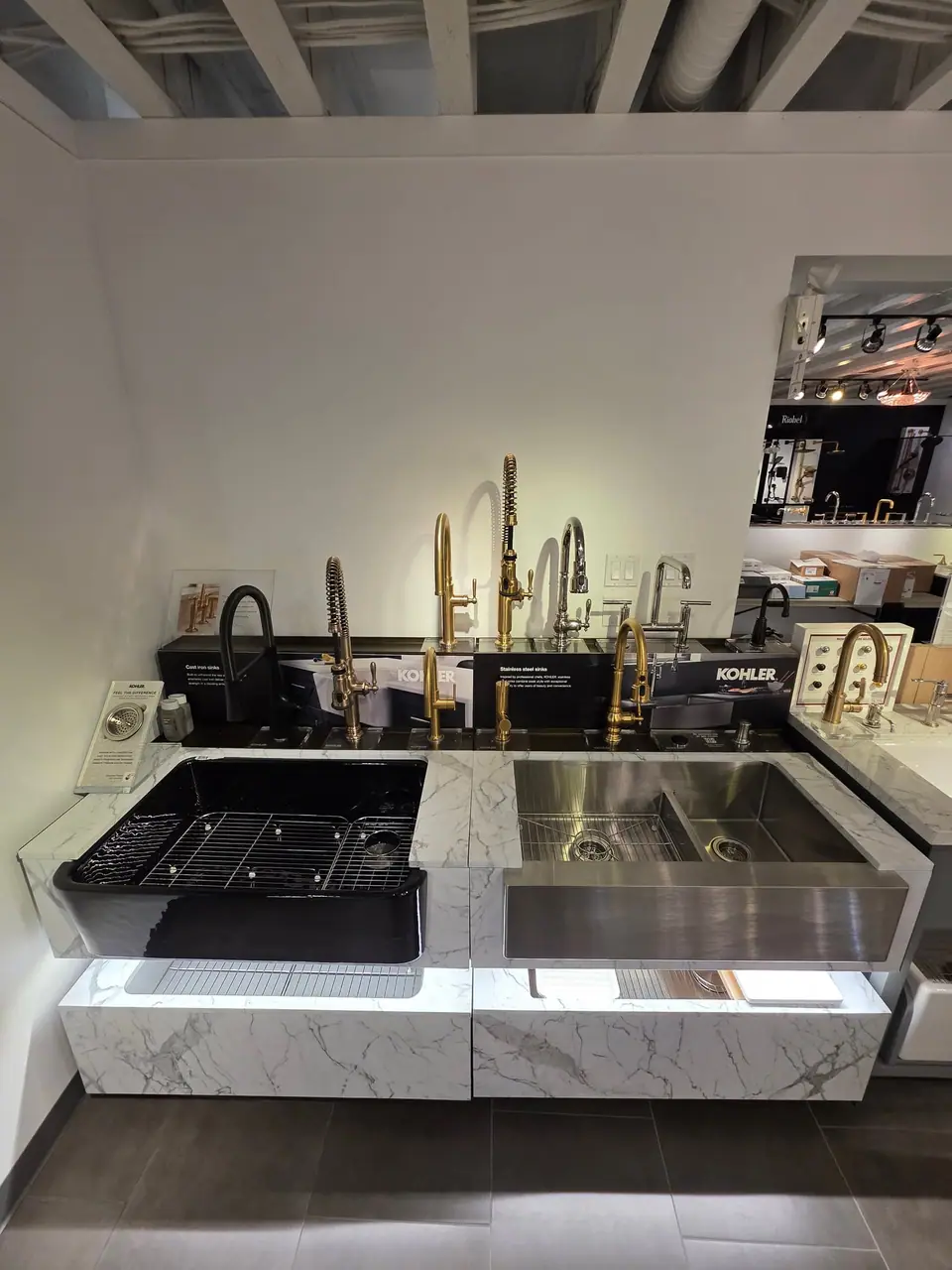 Showroom photo 103 of 153