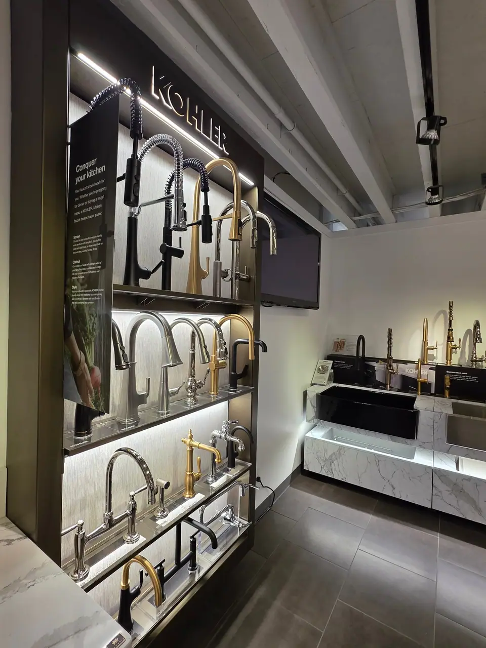 Showroom photo 115 of 153