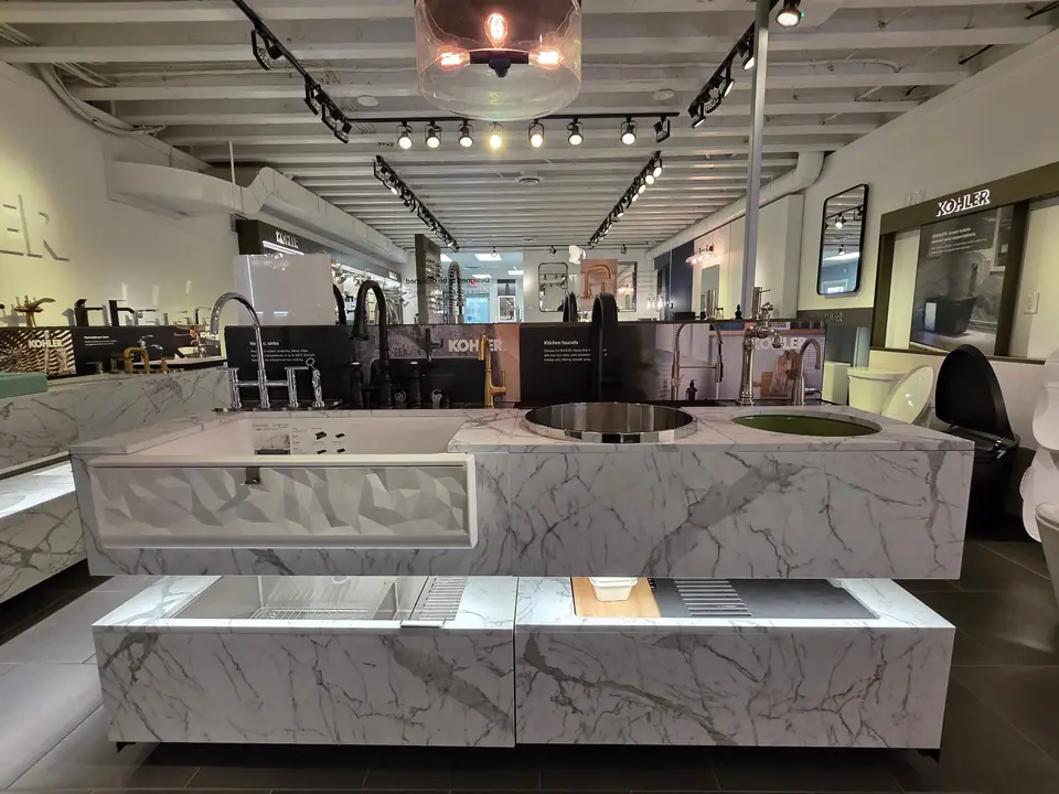 Showroom photo 121 of 153