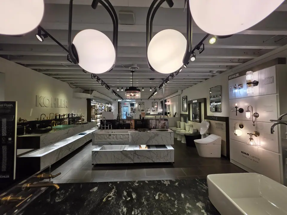 Showroom photo 139 of 153