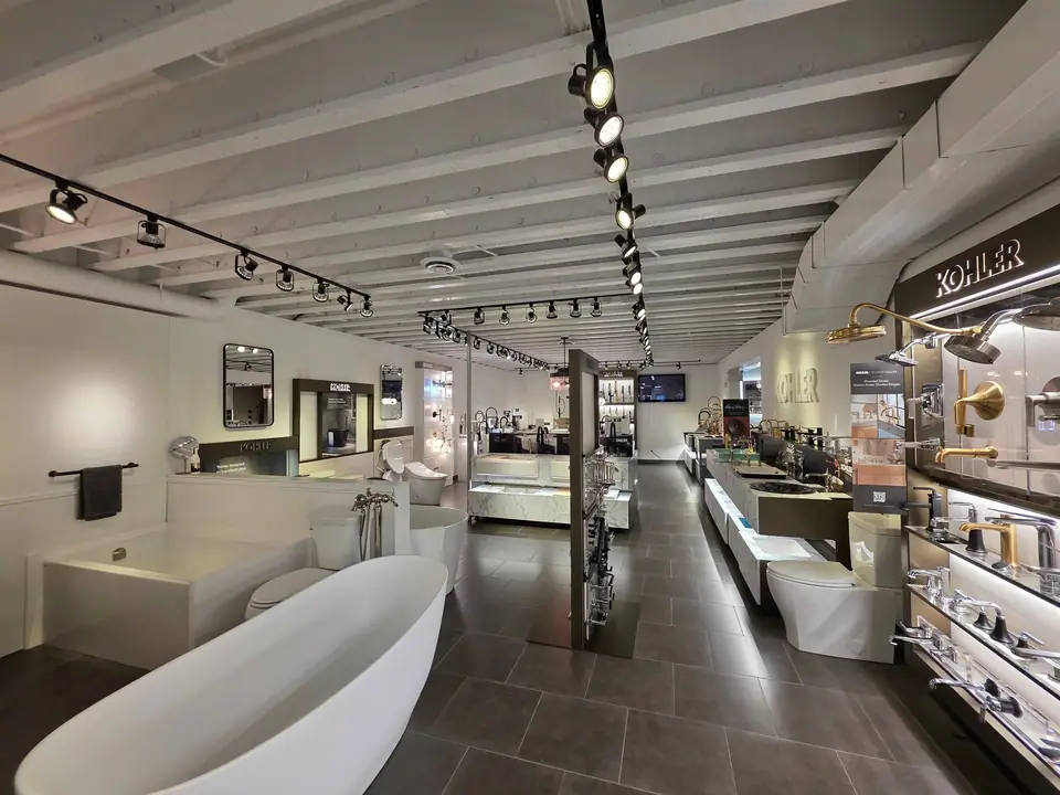 Showroom photo 142 of 153